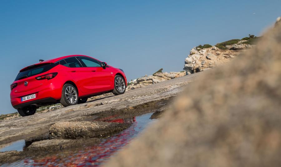  Opel Astra 2015 года  (фото 33 из 35)